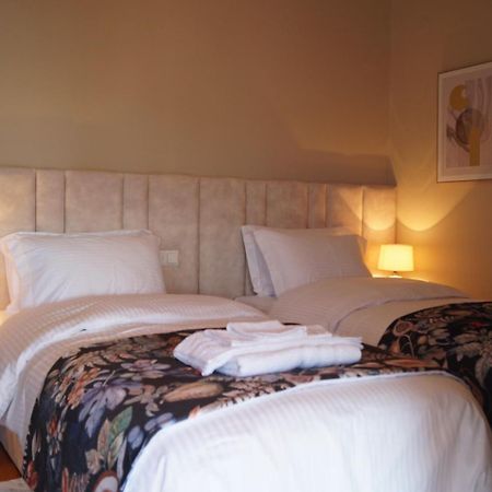 Daphne Luxury Apartment Kastoria Esterno foto
