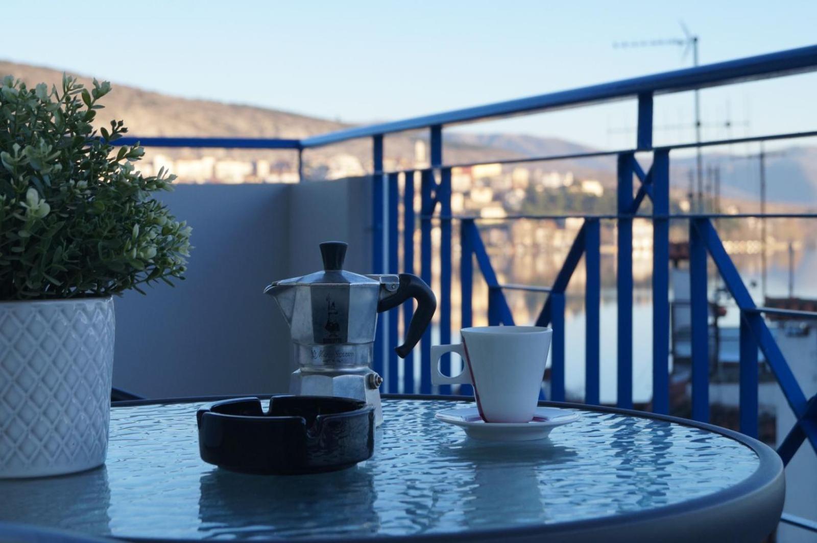 Daphne Luxury Apartment Kastoria Esterno foto