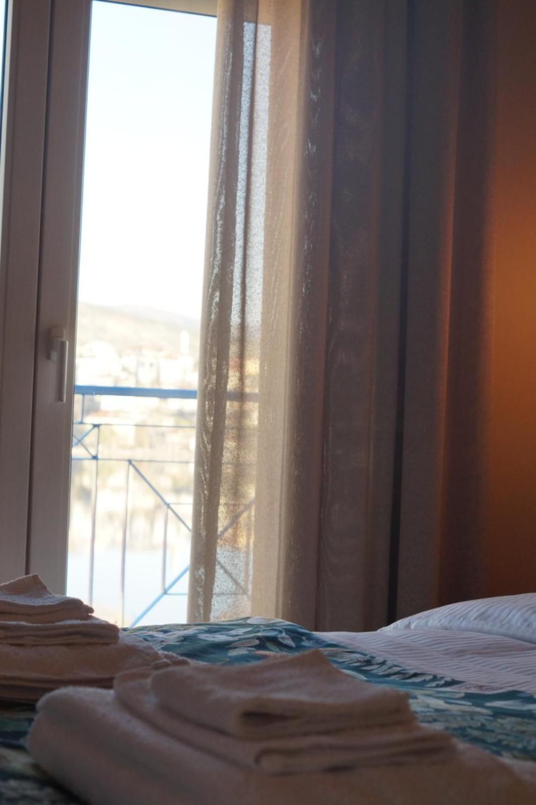 Daphne Luxury Apartment Kastoria Esterno foto
